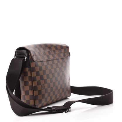 Louis Vuitton Damier Ebene District PM 3 of 11