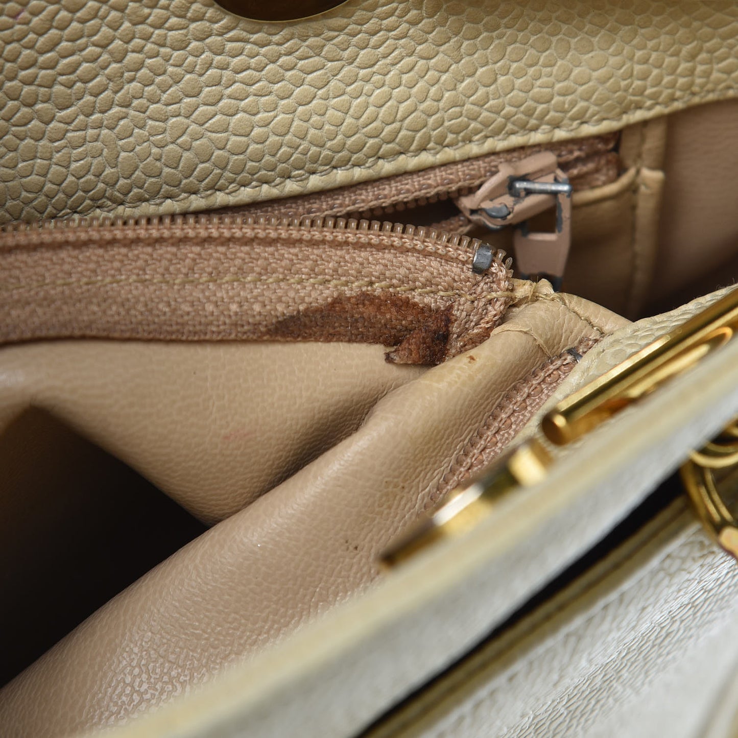 Caviar Flap Shoulder Bag Beige Clair