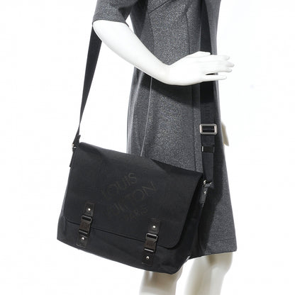 Louis Vuitton Damier Geant Loup Messenger Bag Black 2 of 8