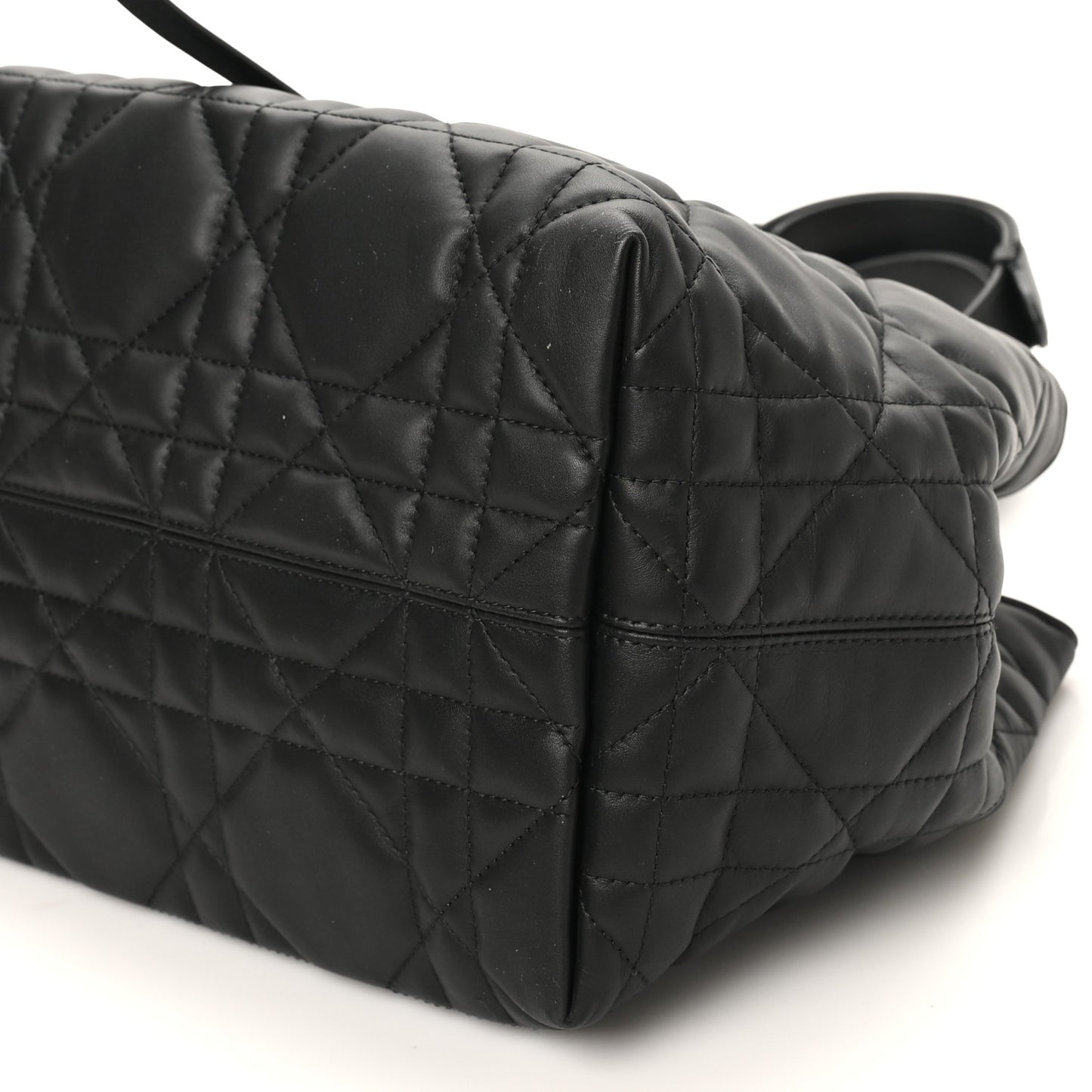 Calfskin Macrocannage Medium Toujours Black
