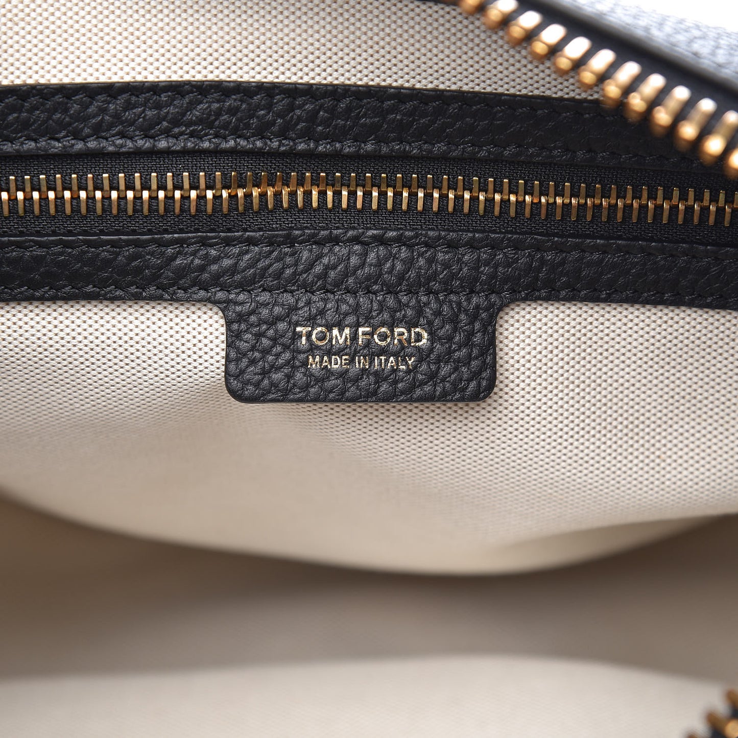 Pebbled Calfskin Medium Jennifer Simple Zip Black