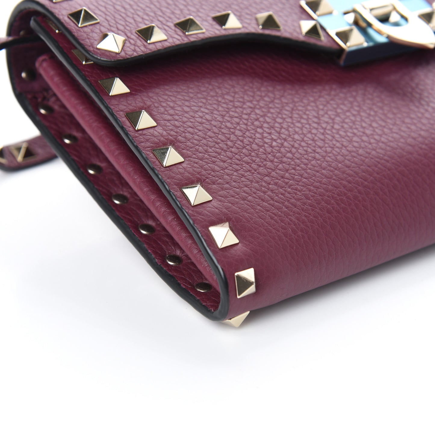 Pebbled Calfskin Medium Rockstud Flip Lock Crossbody Bag Vinaccia