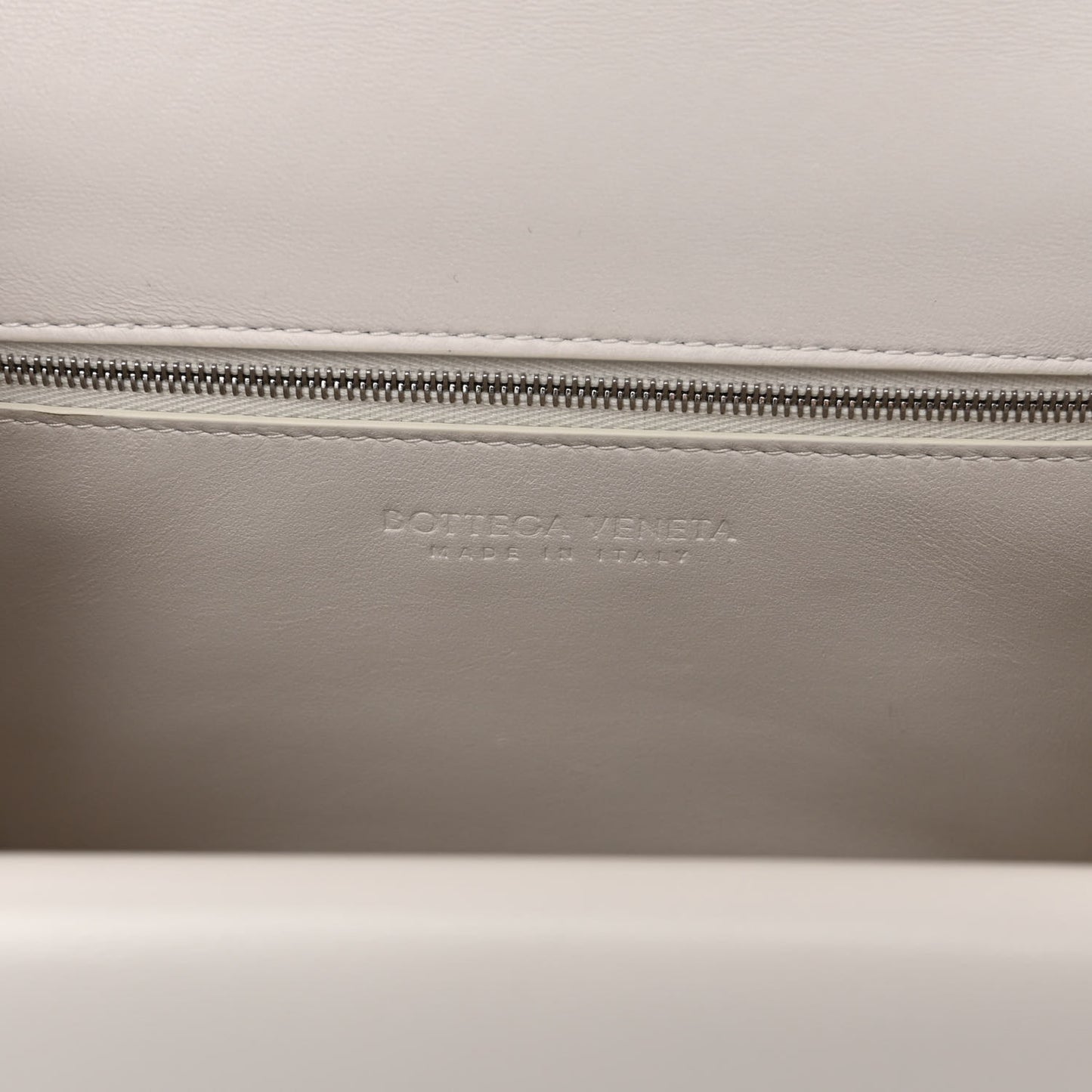 Box Calfskin Nappa Clip Bag Chalk