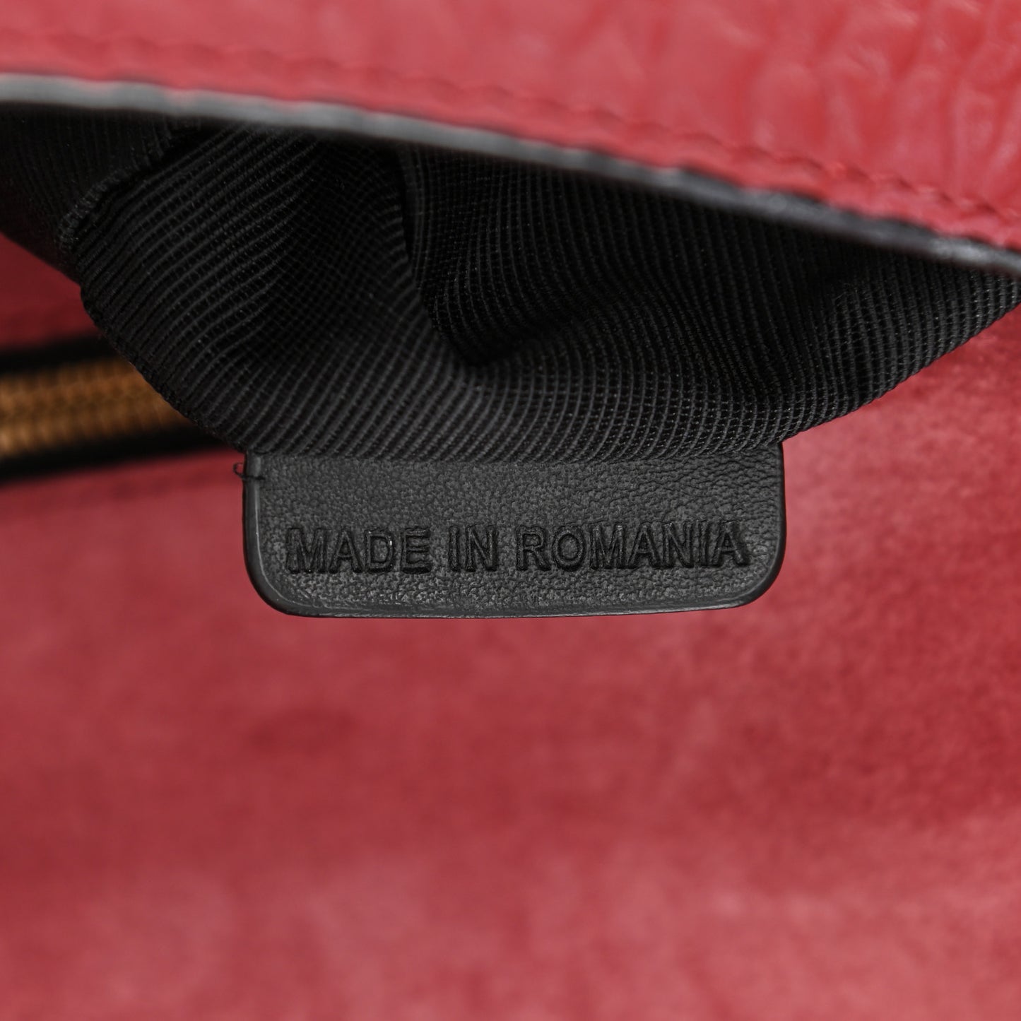 Signature Grain Medium Mildenhall Crossbody Bag Red