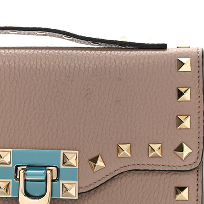 Valentino Garavani Pebbled Calfskin Rockstud Flip Lock Wallet On Chain Poudre 6 of 7