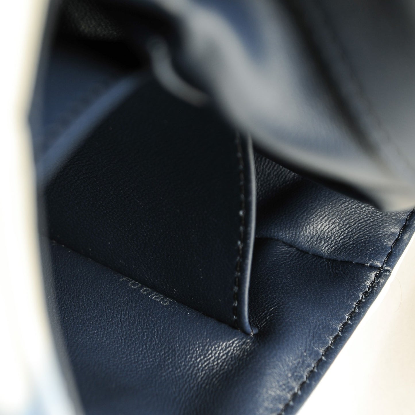 Lambskin Malletage Contraste GO-14 PM Blue