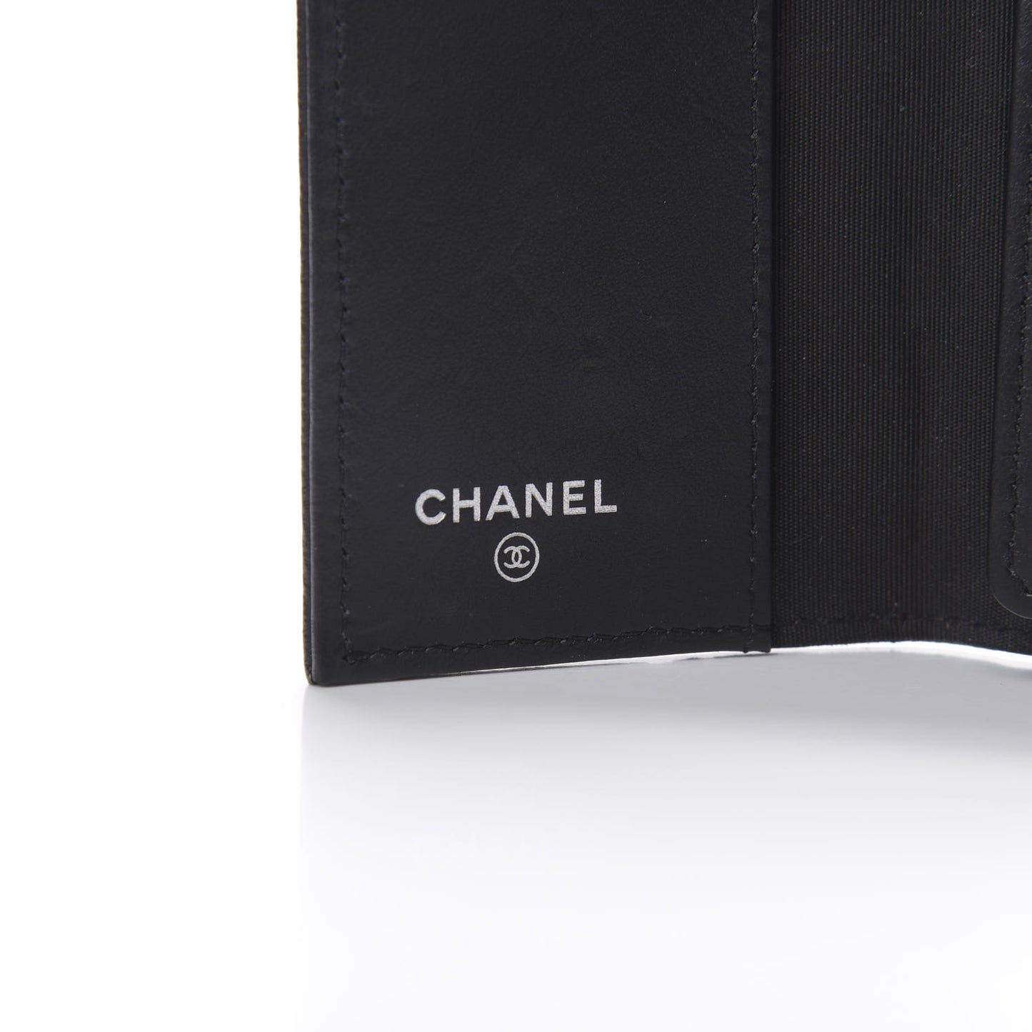 Goatskin Camellia Embossed 4 Key Holder Black