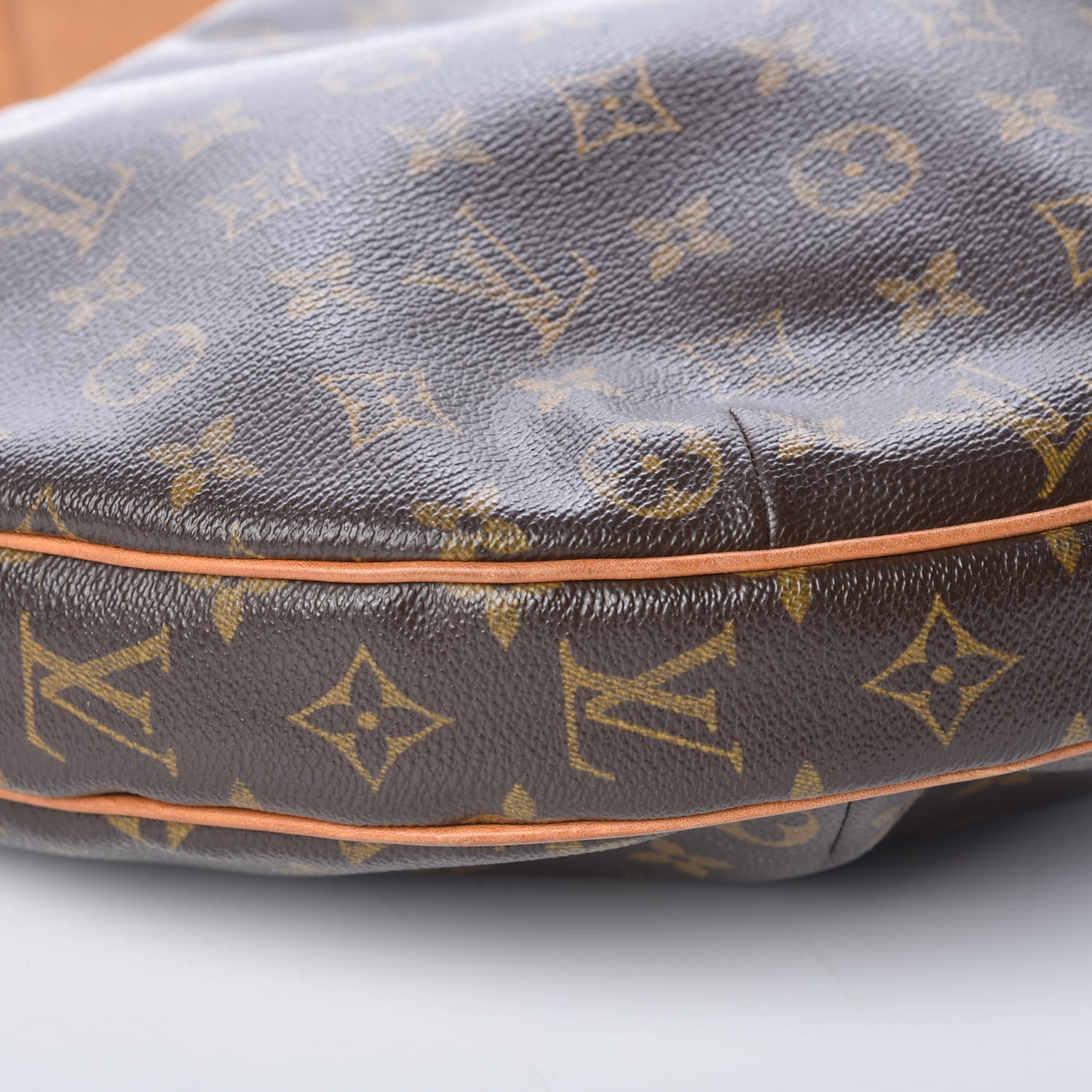 Monogram Croissant GM