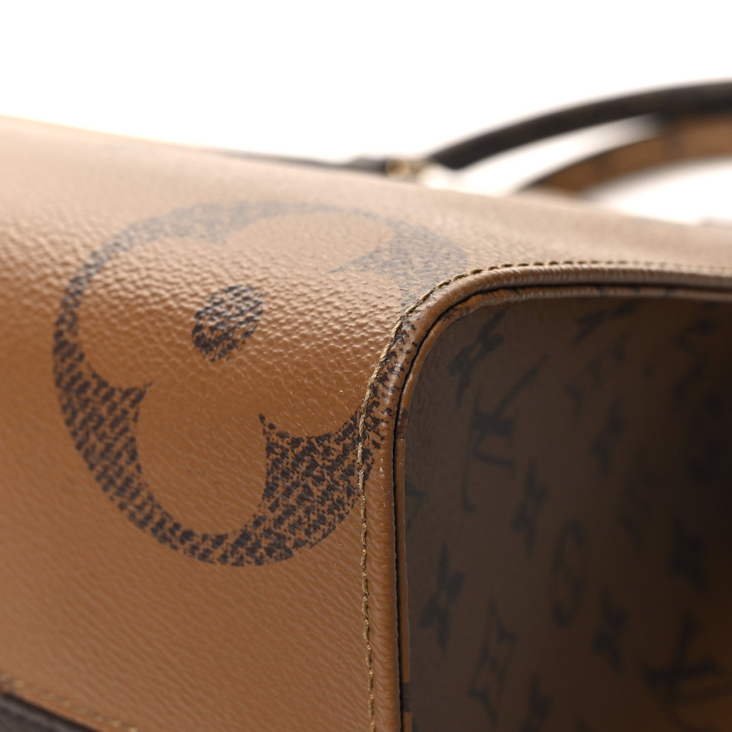 Reverse Monogram Giant Onthego MM