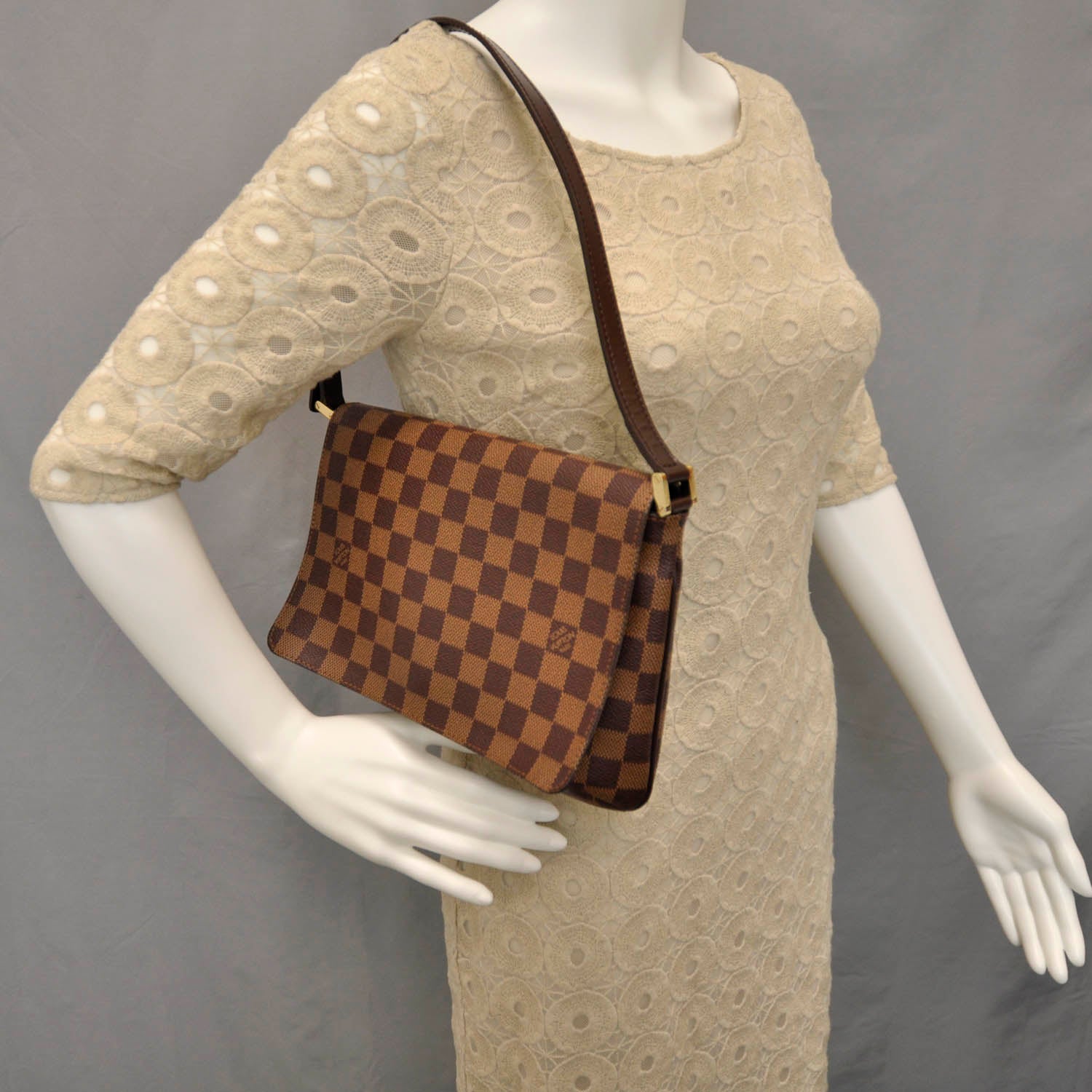 Louis Vuitton Damier Ebene Musette Tango 2 of 9