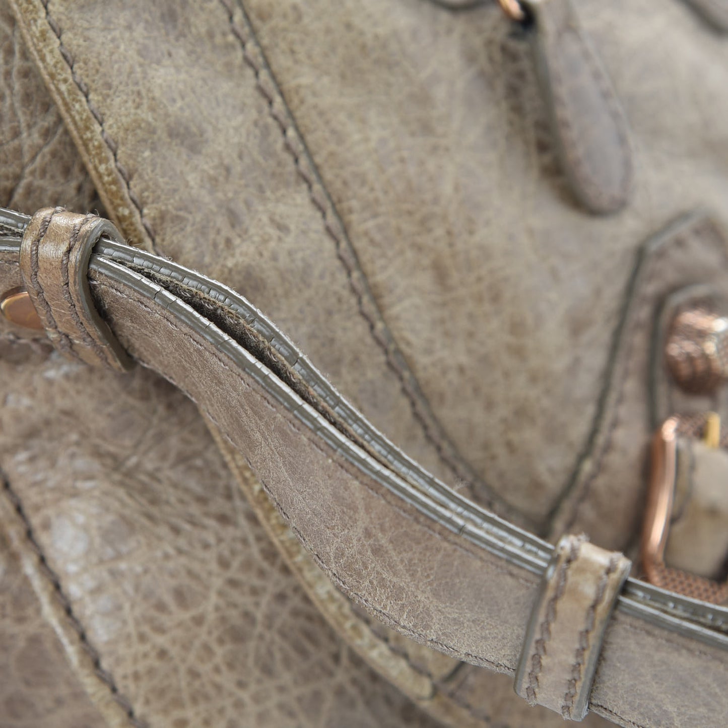 Agneau Giant 12 Rose Gold Hardware Neo Folk Messenger Gris Poivre