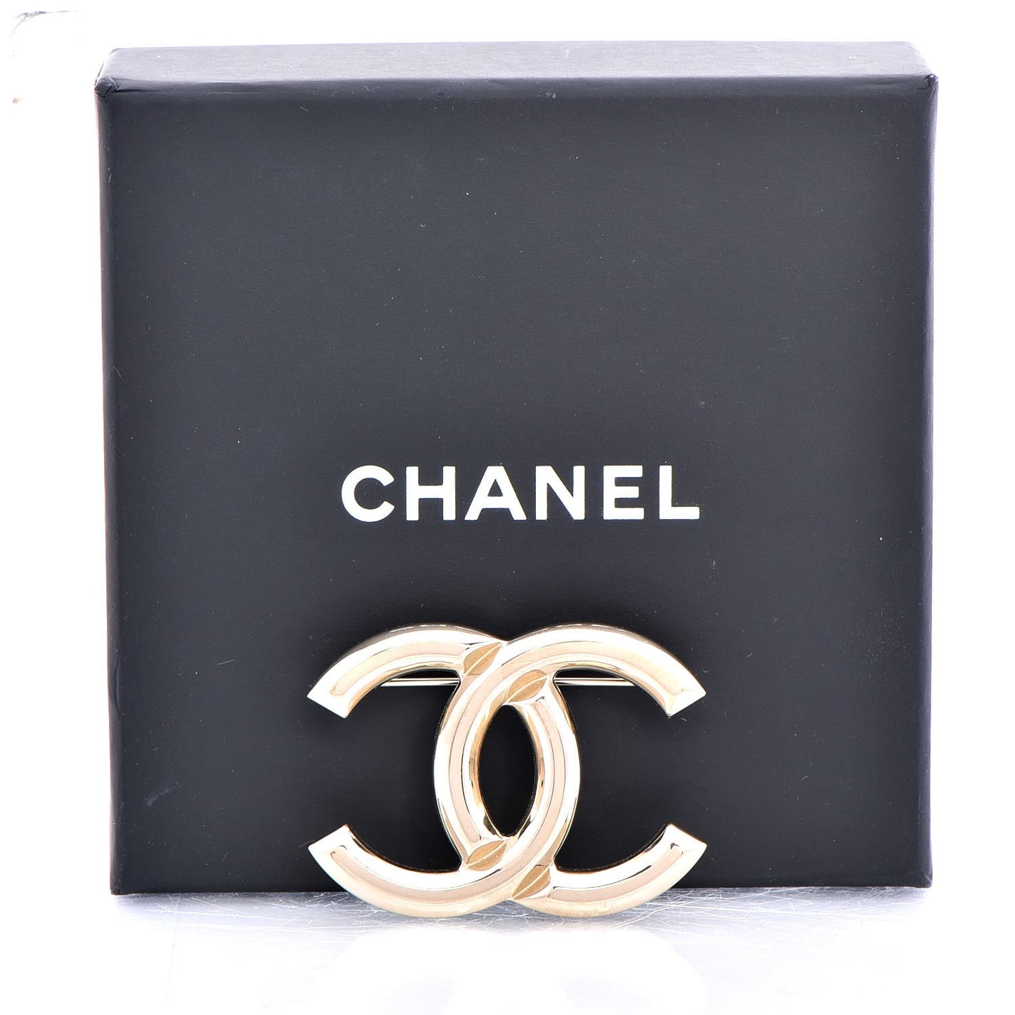 Metal CC Brooch Gold