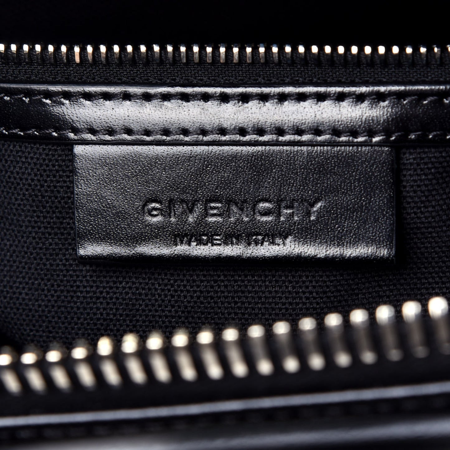 Shiny Lord Calfskin Small Antigona Black