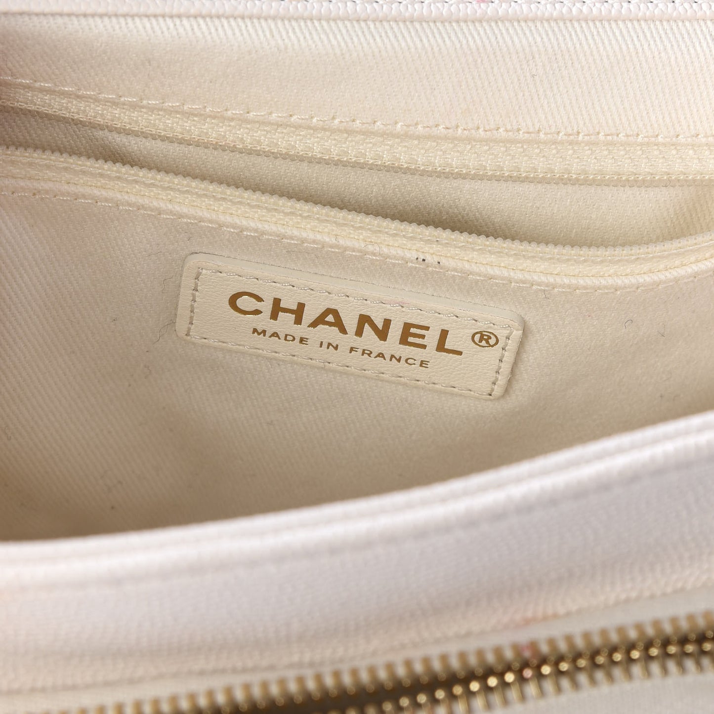 Caviar Quilted Medium Business Affinity Flap White