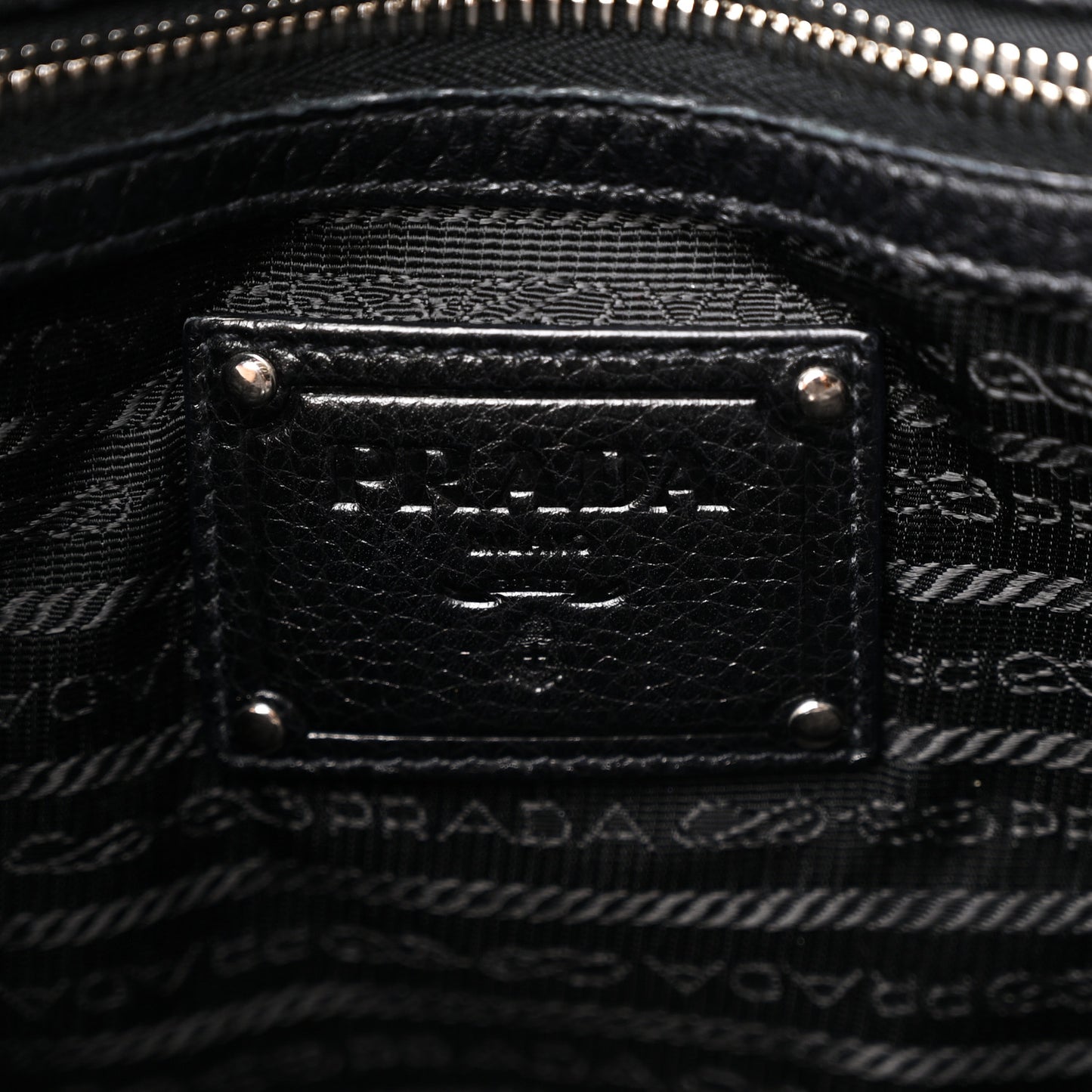 Vitello Daino Side Pocket Tote Black