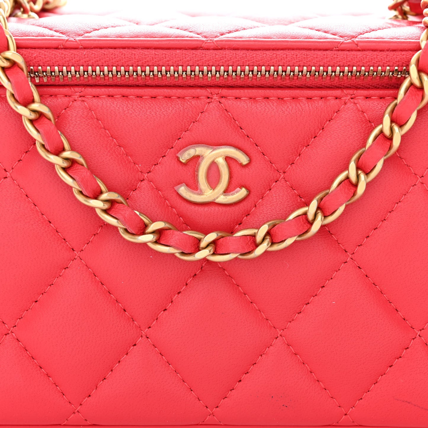 Lambskin Quilted Small Pearl Crush Vanity Case With Chain Red