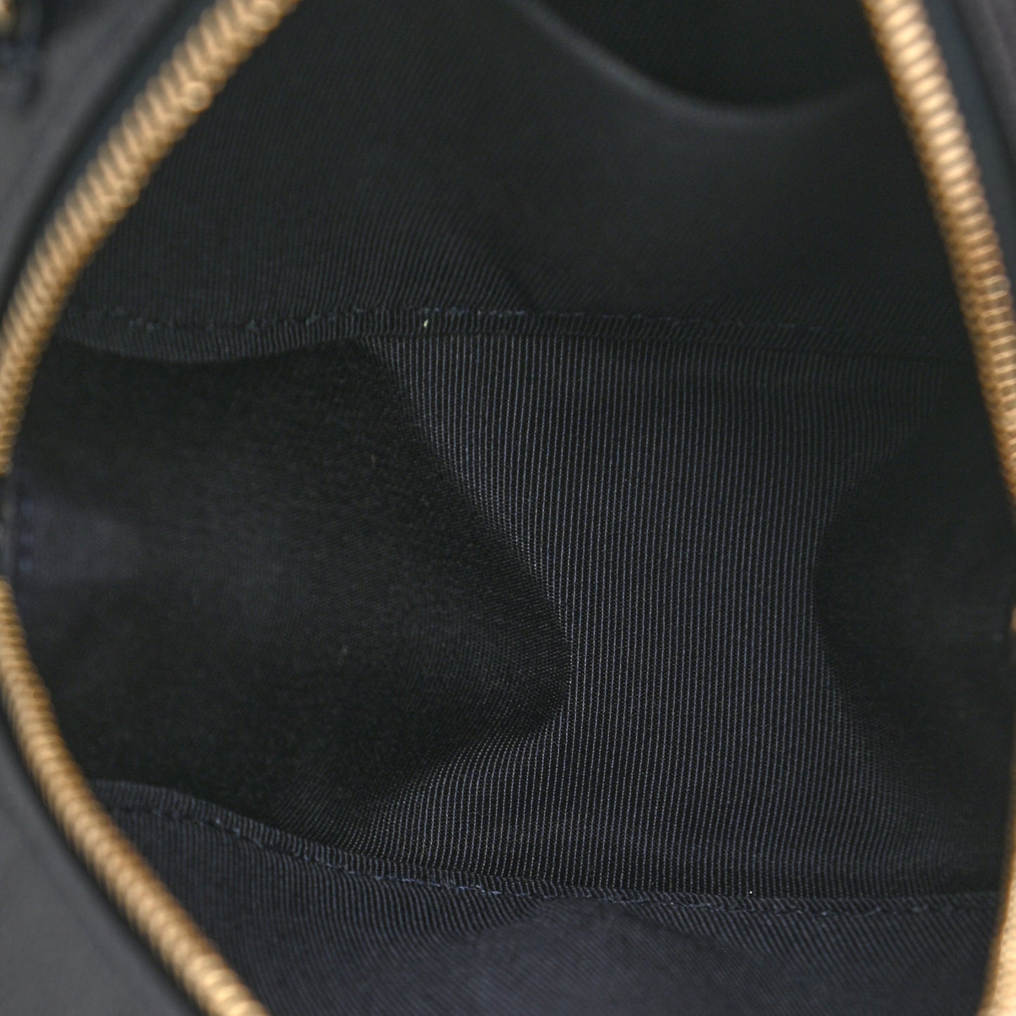 Caviar Quilted Round Clutch With Chain Black