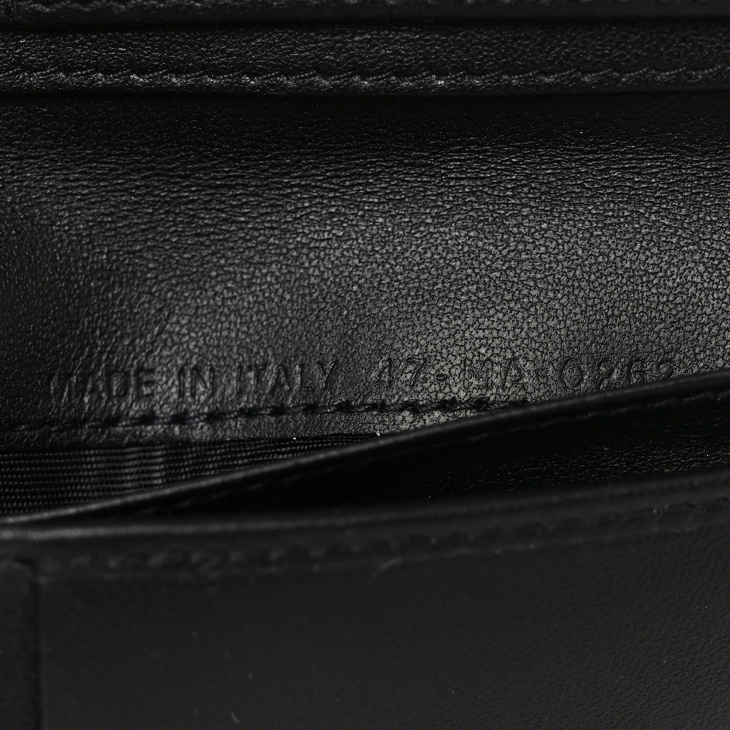 Grained Calfskin Supple Cannage Caro Scarlet Zipped Wallet Black