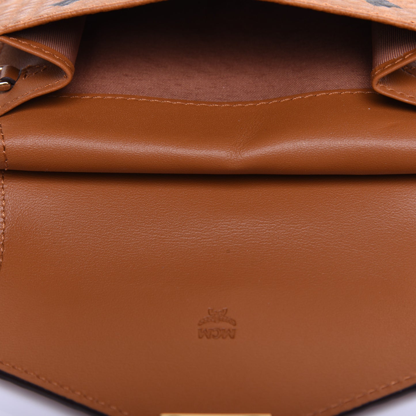 Visetos Small Patricia Round Crossbody Wallet Cognac