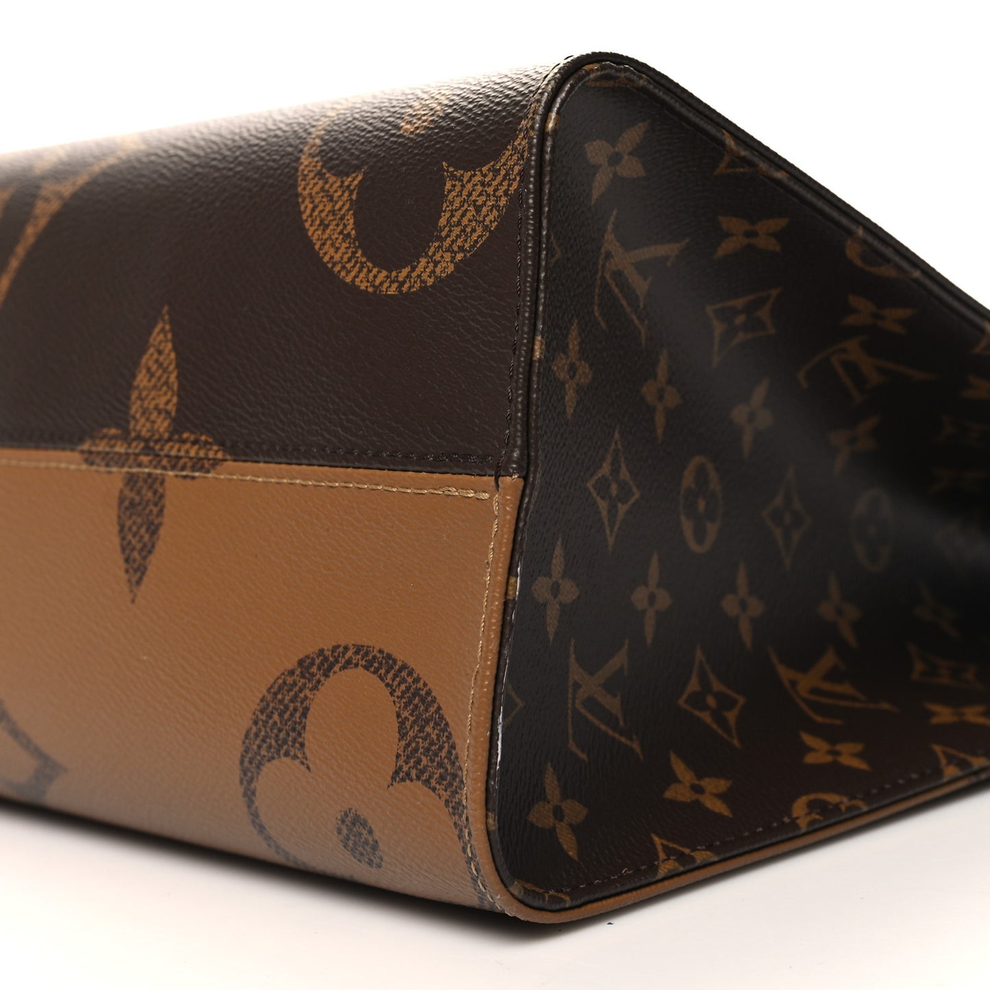 Reverse Monogram Giant Onthego MM
