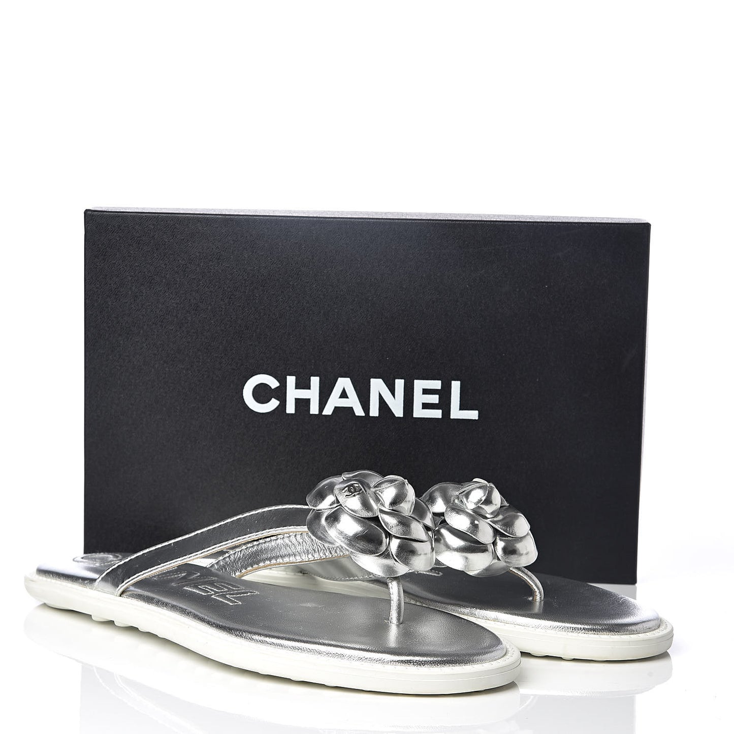 Iridescent Patent Calfskin Camellia Thong Sandals 41 Silver