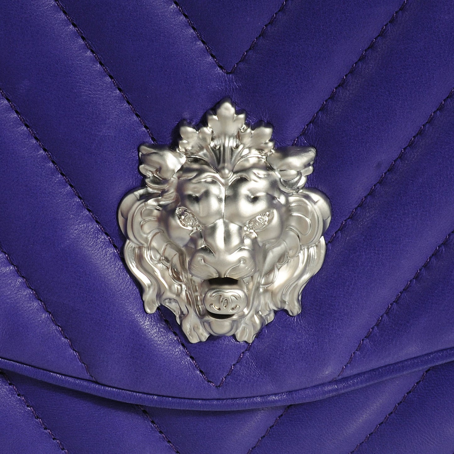 Lambskin Chevron Medium Leo Lion Flap Violet Fonce