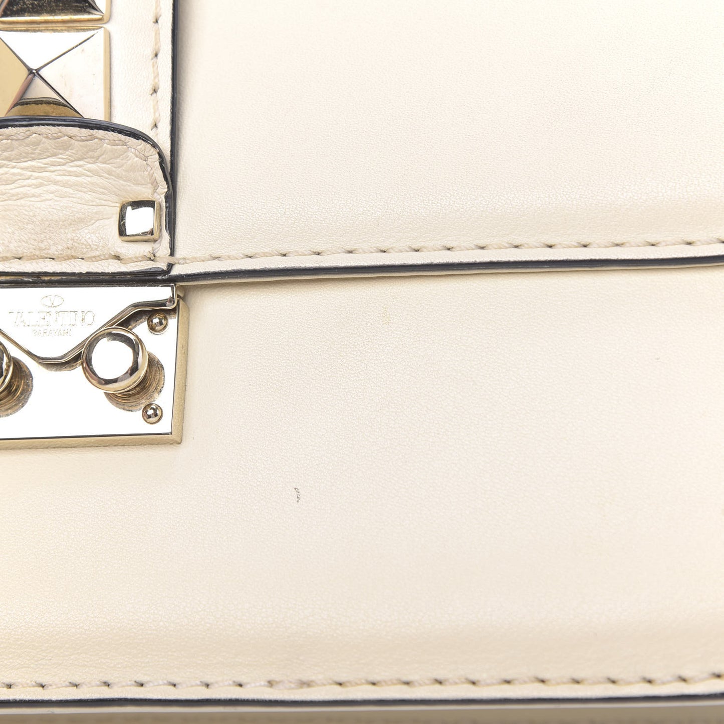 Vitello Medium Glam Lock Rockstud Flap Light Ivory