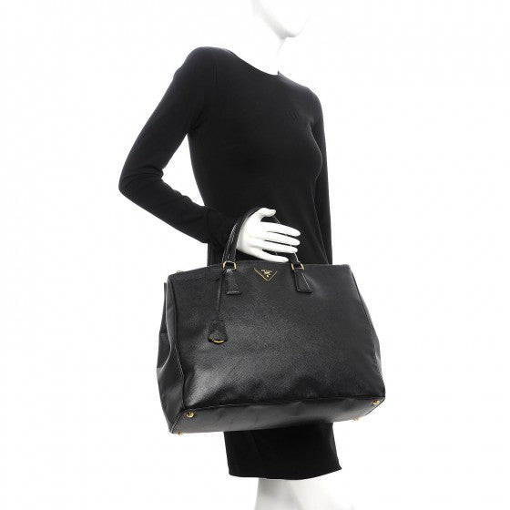 Saffiano Lux Extra Large Galleria Double Zip Tote Black