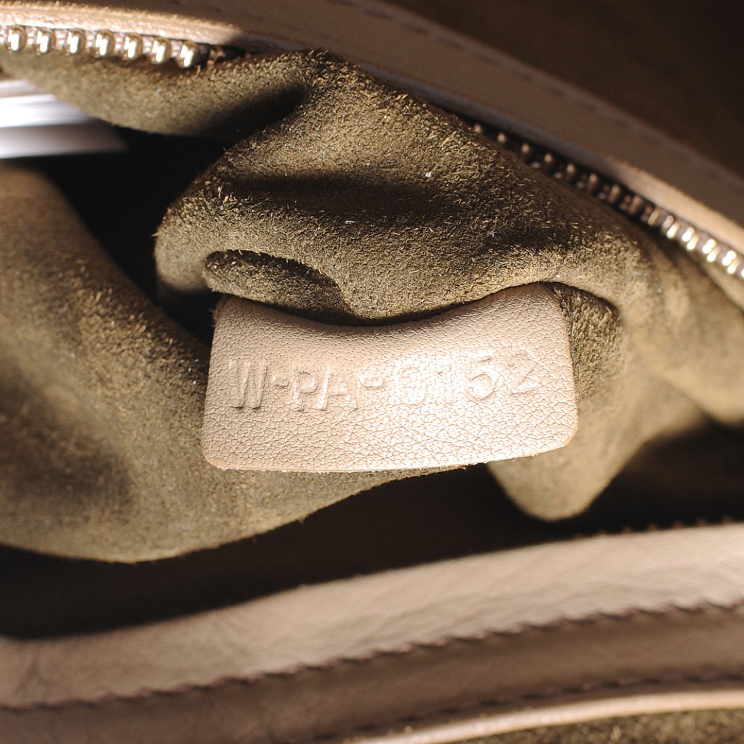 Smooth Calfskin Medium Phantom Luggage Dune