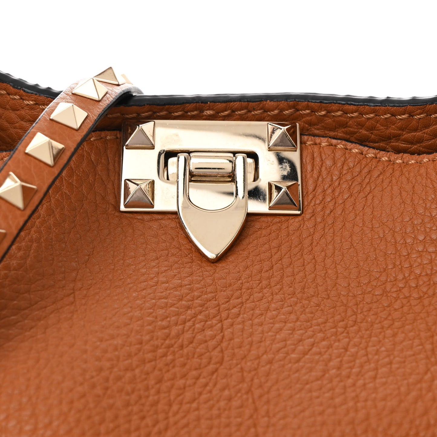 Pebbled Calfskin Medium Rockstud Tote Light Cuir
