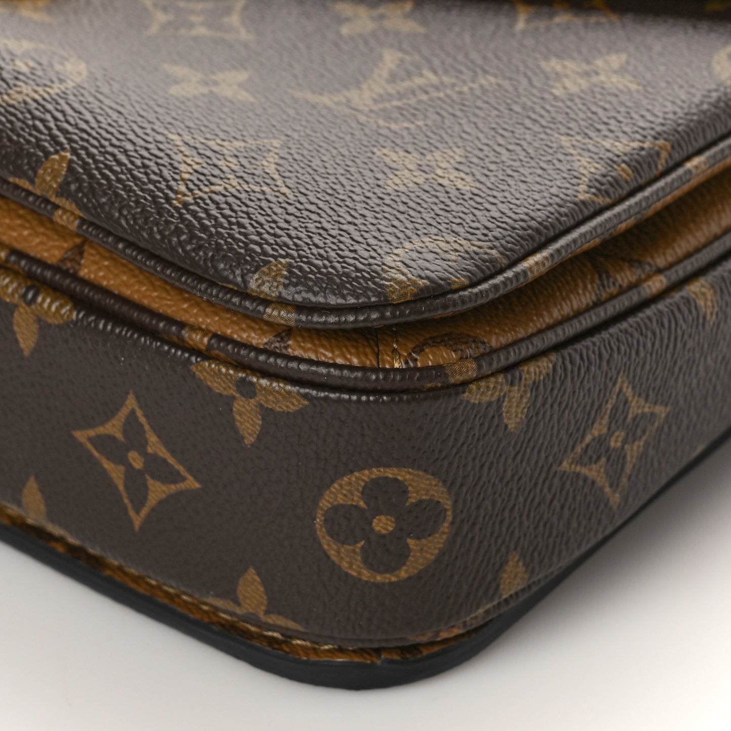 Reverse Monogram Pochette Metis