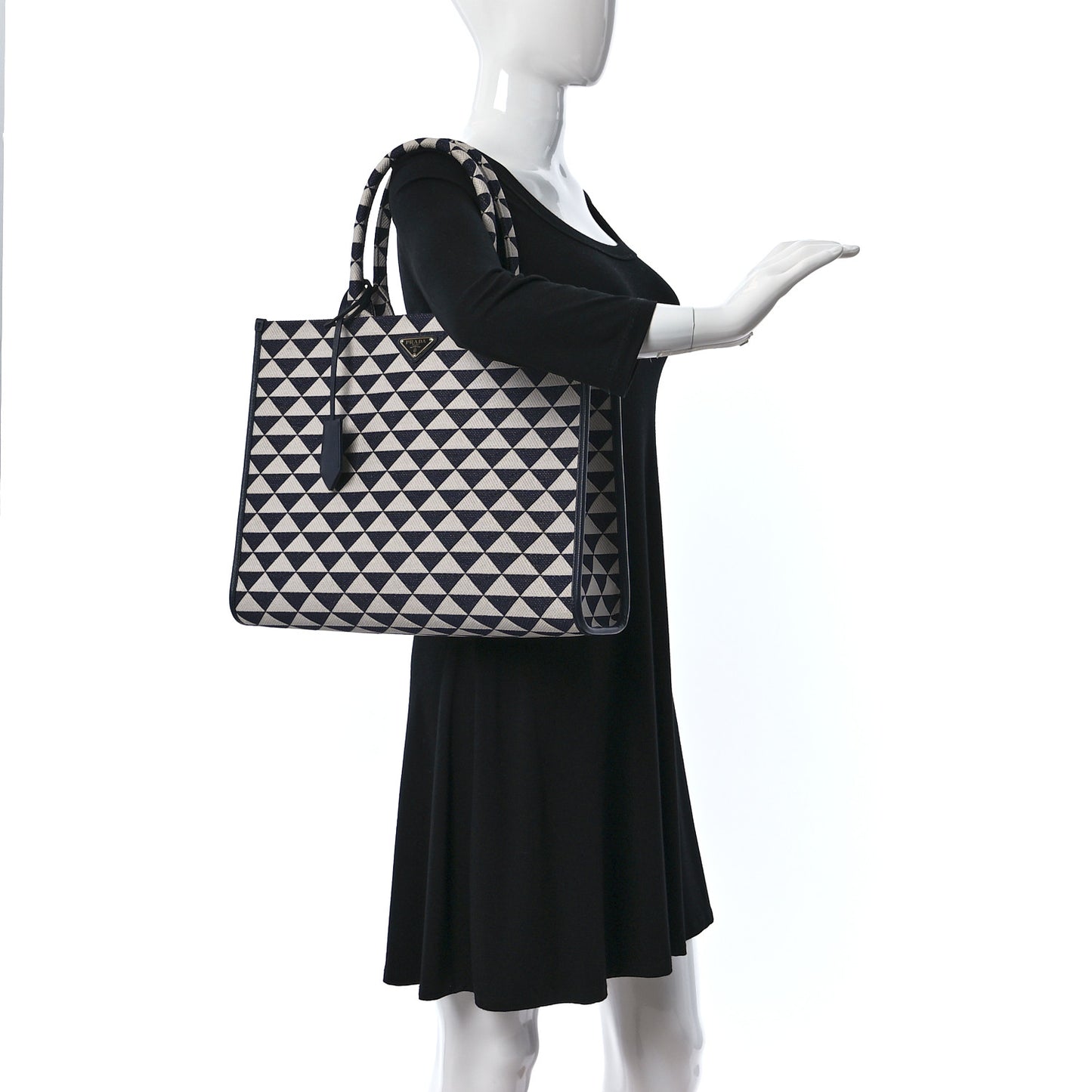 Jacquard Saffiano Triangolo Symbole Embroidered Large Tote Baltico Talco