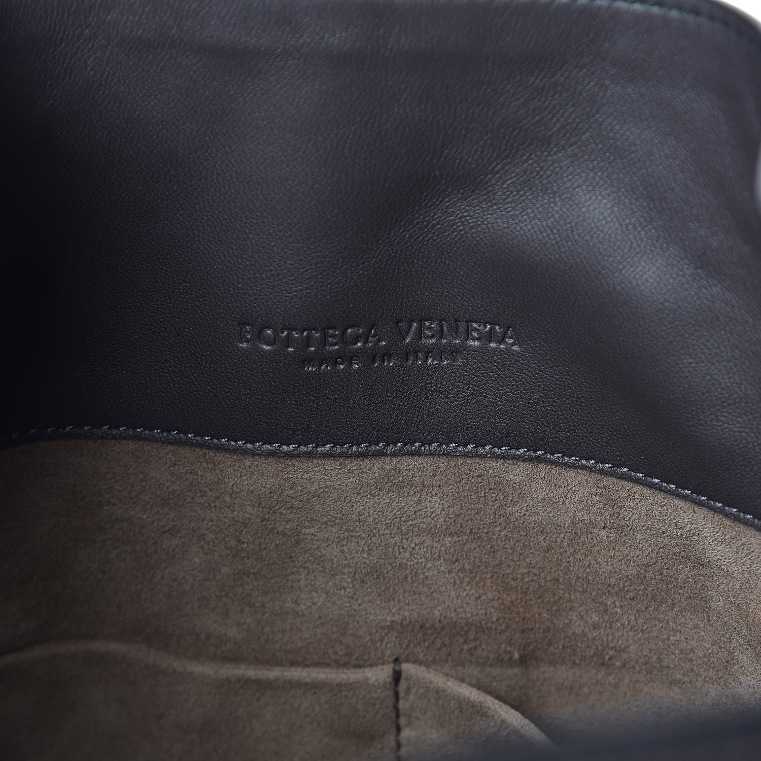 Bottega Veneta Nappa Intrecciato Medium Loop Quetsche 7 of 9