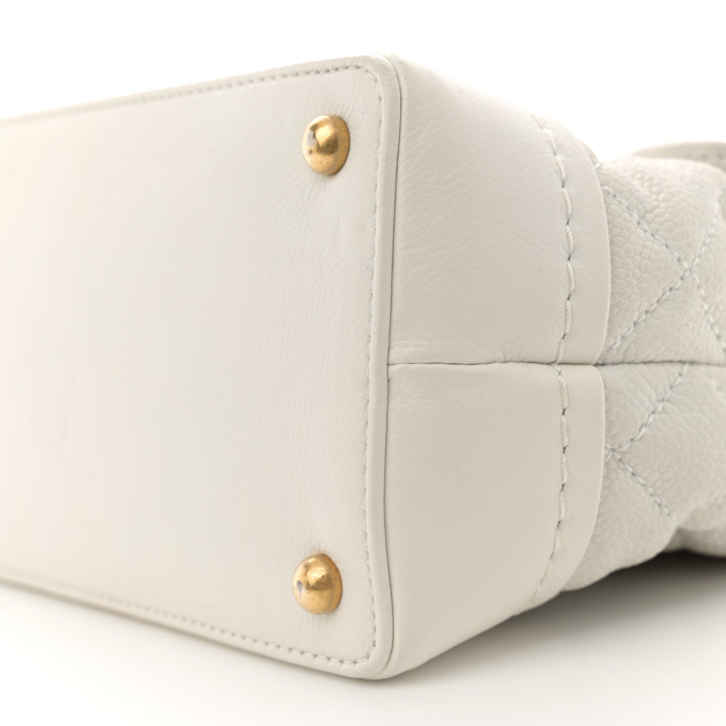 Iridescent Caviar Quilted Medium Globe Trotter Flap White