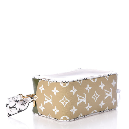 Louis Vuitton Monogram Giant Beach Pouch Kaki 4 of 8