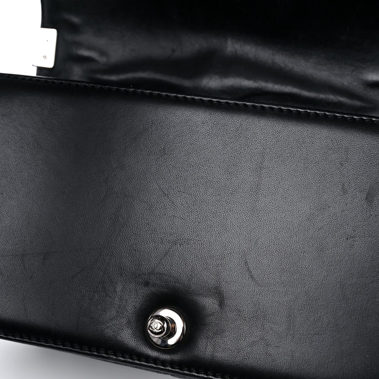 Lambskin Perforated Medium Boy Flap Black