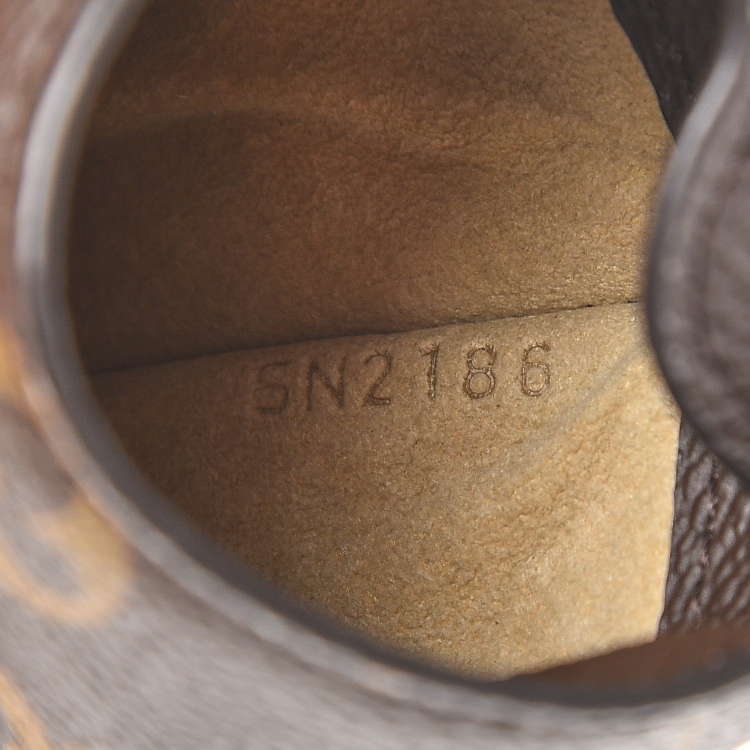 Louis Vuitton Monogram Sunglasses Case MM 6 of 7