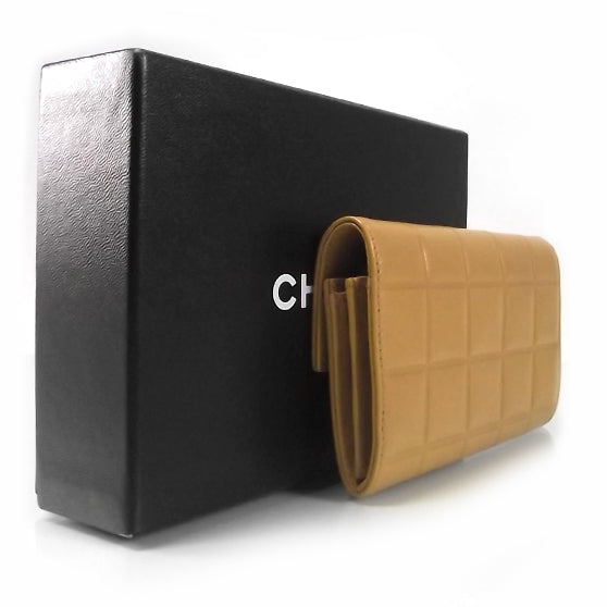 Leather Chocolate Bar Quilted Wallet Beige