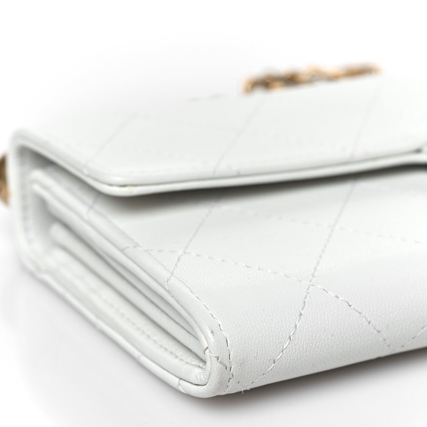 Goatskin Quilted Chic Pearls Clutch With Chain White