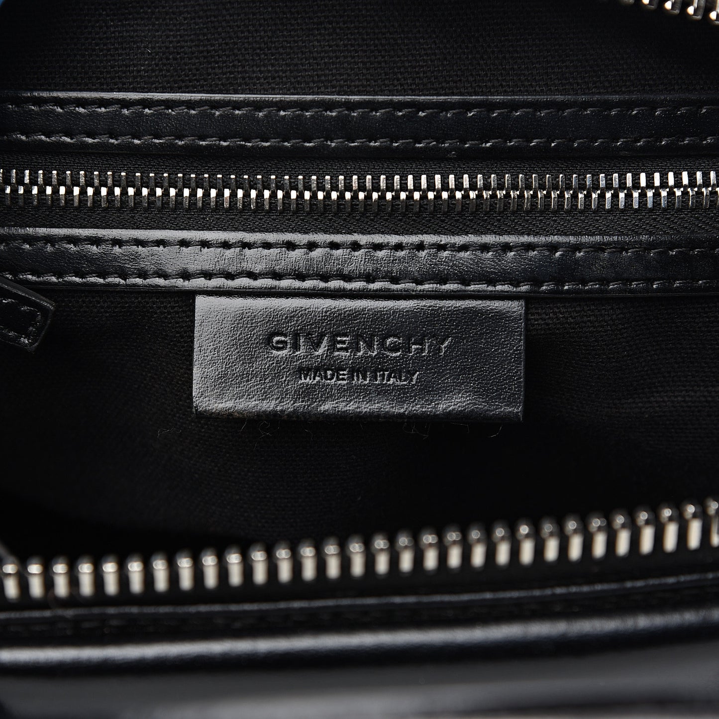 Shiny Lord Calfskin Medium Antigona Black