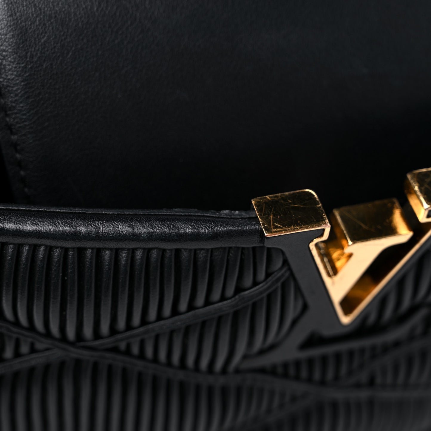 Calfskin Pleated Capucines BB Black