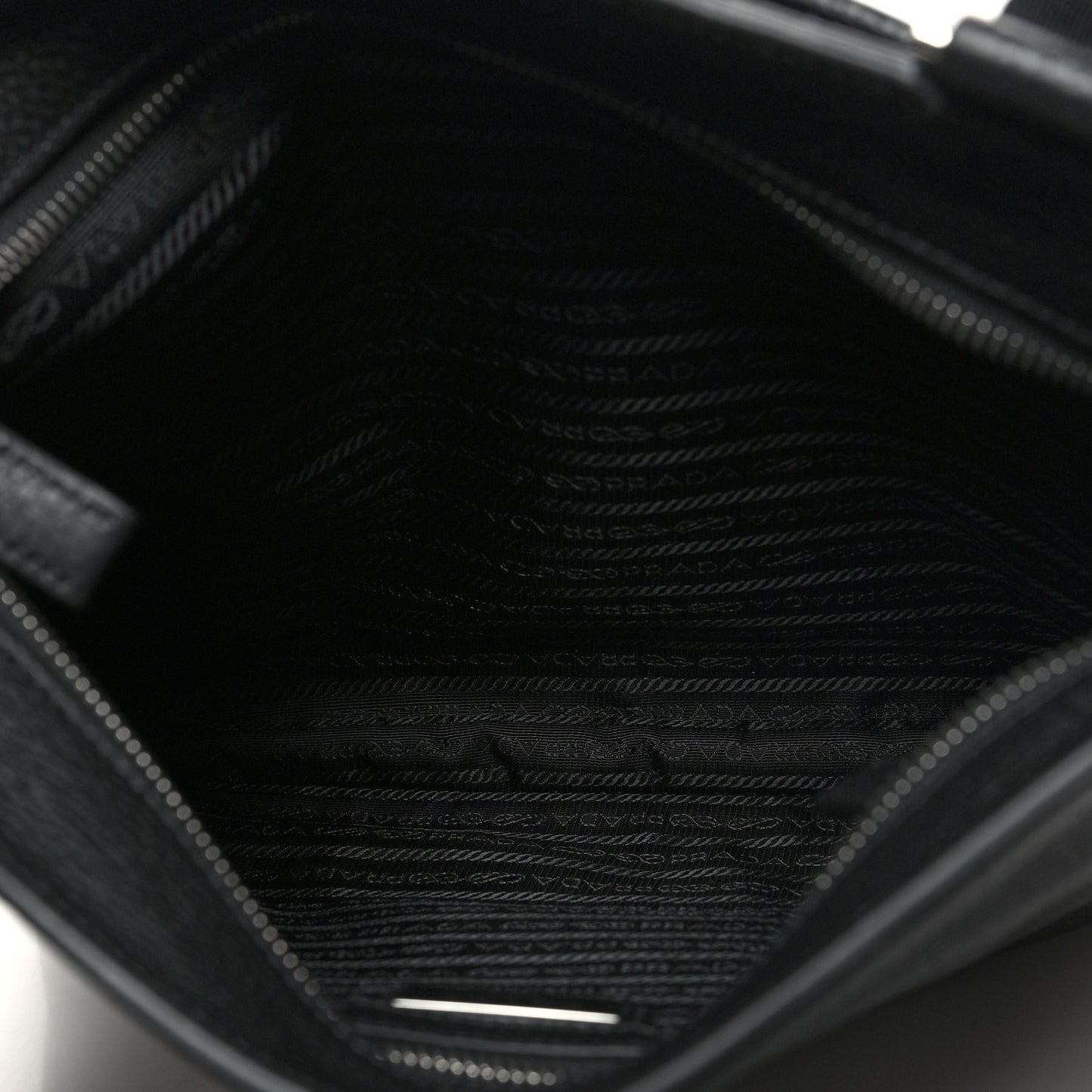 Vitello Daino Flat Messenger Bag Black