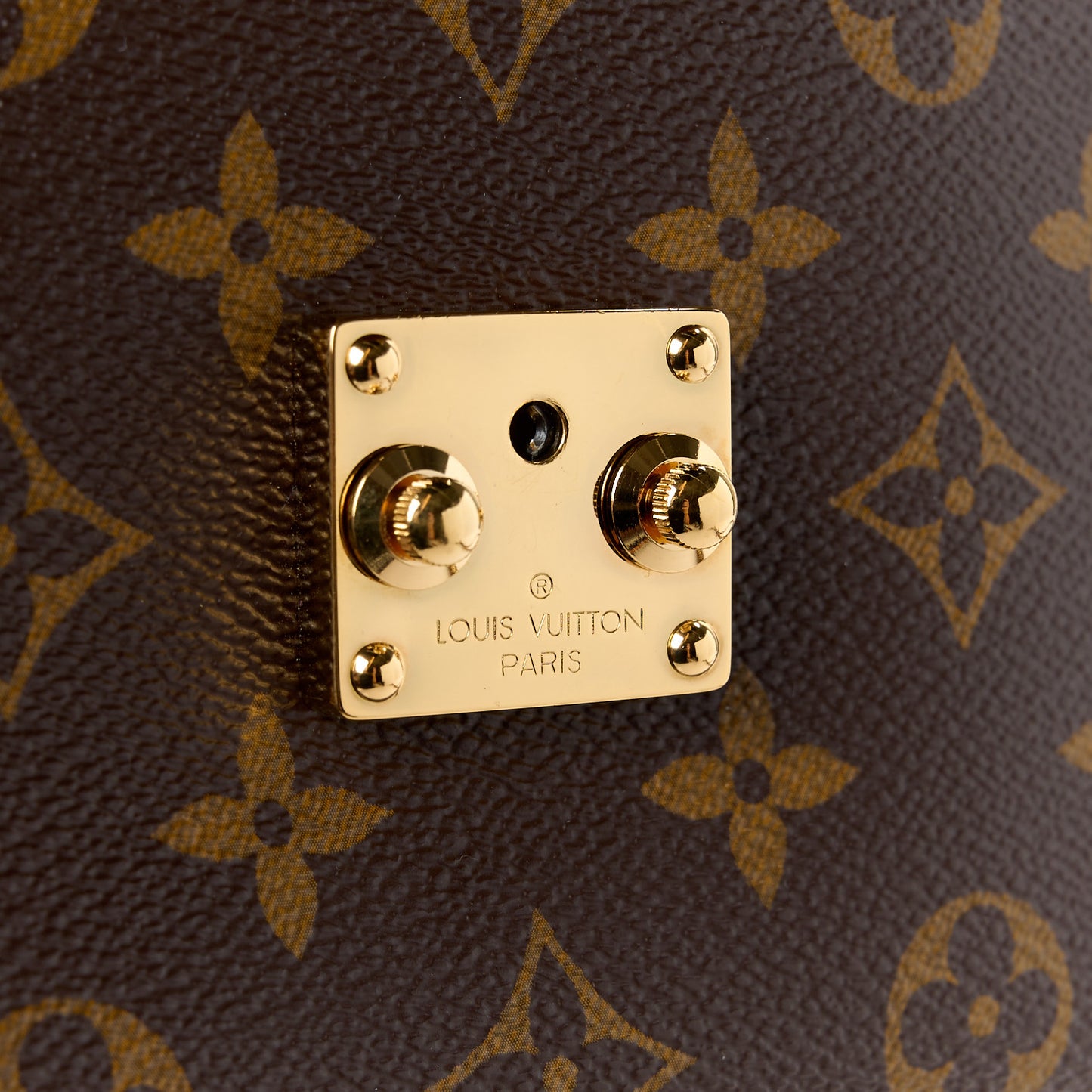 Reverse Monogram Pochette Metis