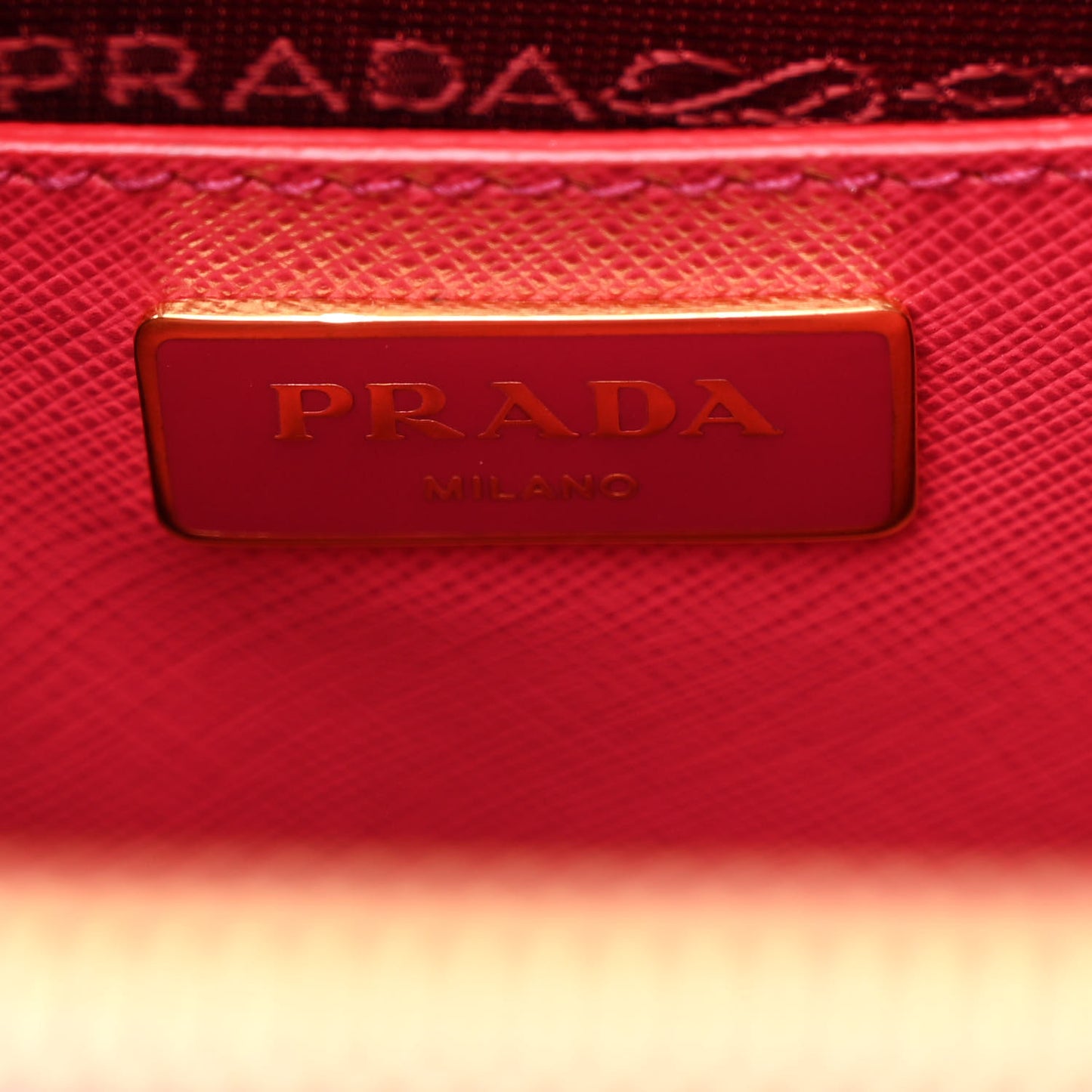 Saffiano Medium Galleria Double Zip Tote Peonia