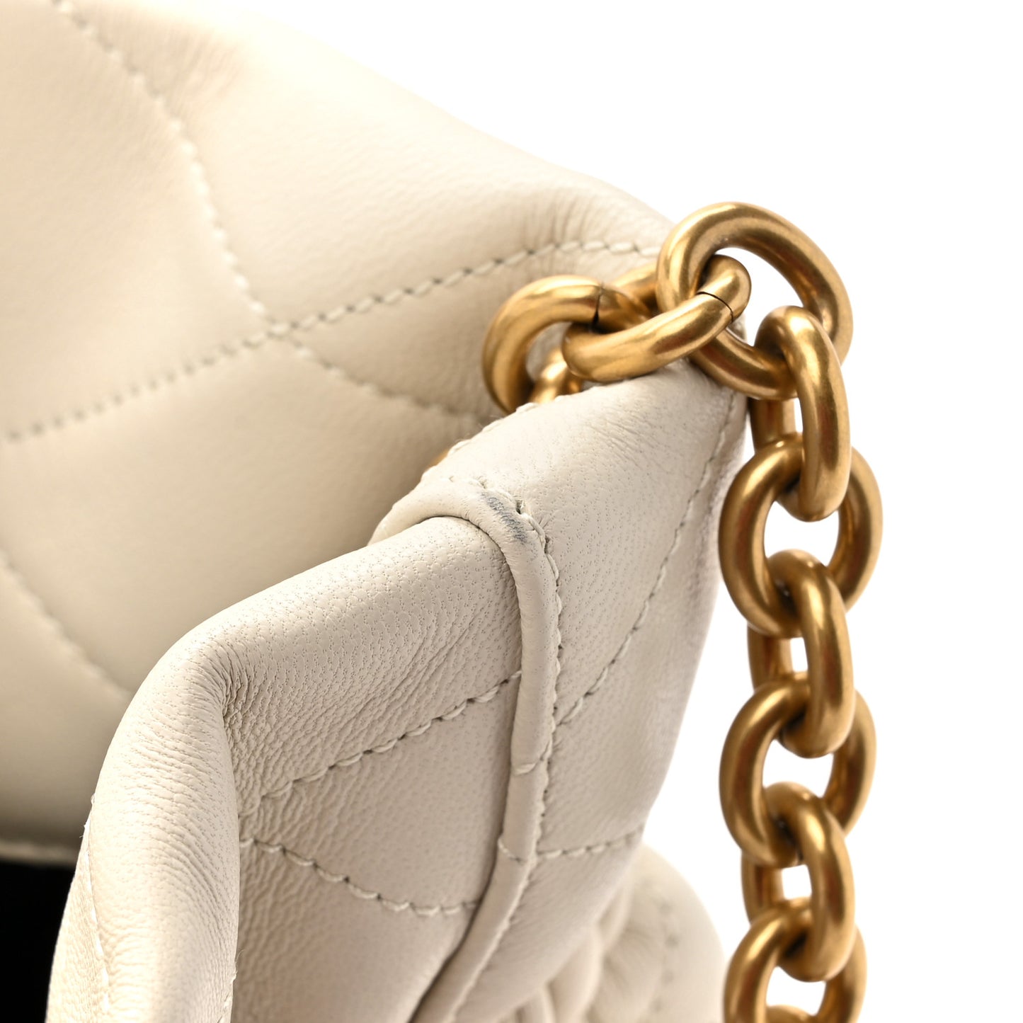 Lambskin Quilted Le Maillon Bucket Bag Crema Soft