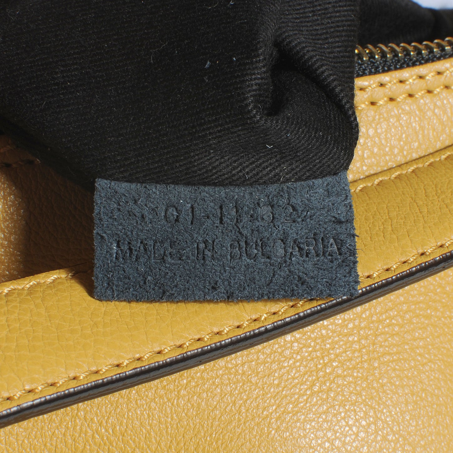 Leather Cary Zipped Shoulder Bag Pollen