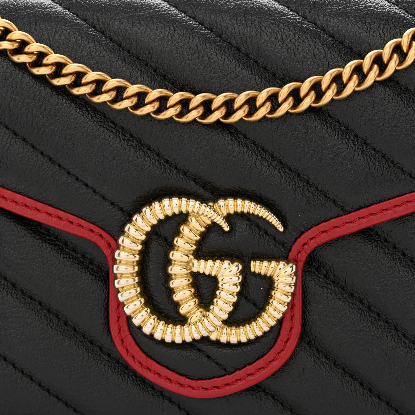 Vintage Effect Calfskin Matelasse Diagonal Torchon GG Marmont Chain Wallet Black Romantic Cherry