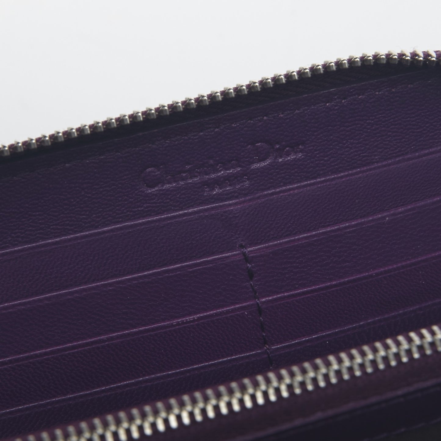 Patent Ultimate Voyageur Zip Around Wallet