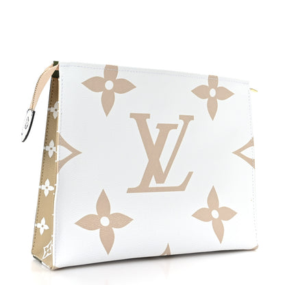 Louis Vuitton Monogram Giant Toiletry Pouch 26 Kaki 3 of 8