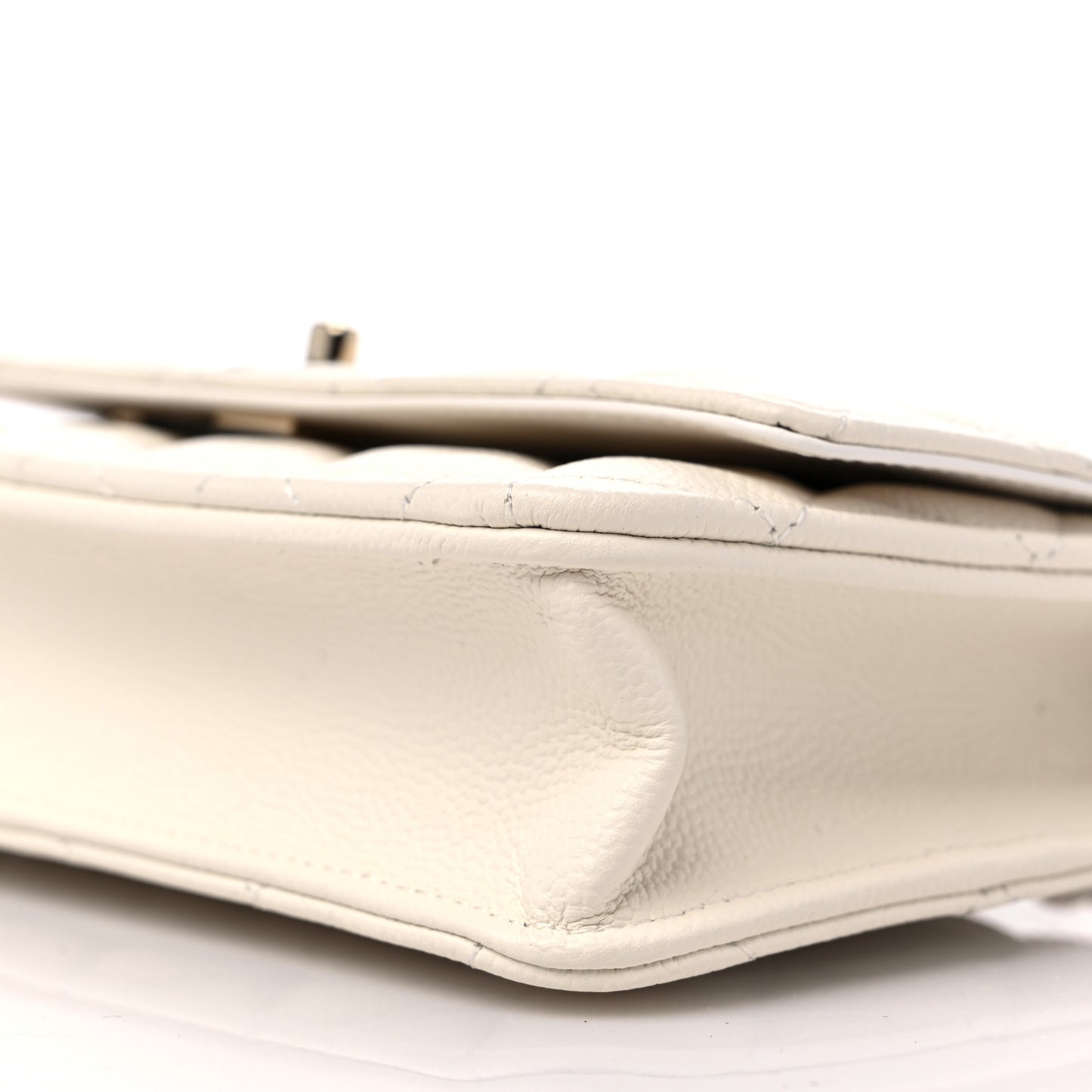 Caviar Quilted Bow Wallet On Chain WOC White